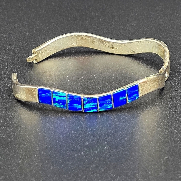 Vintage Hinged Cuff Bracelet Stamped Mexico 925 Silver With Opal Inlay - Picture 2 of 5